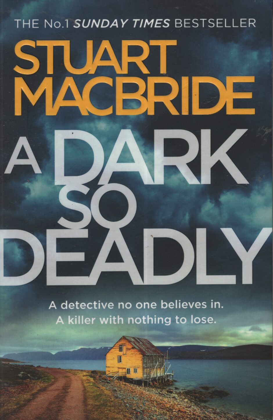 A dark so deadly (Stuart Macbride po angielsku)